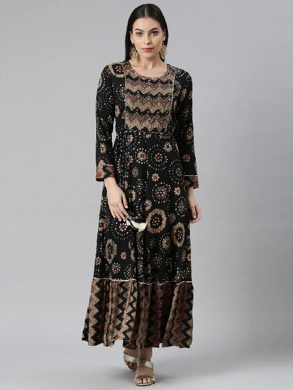 Neeru's Black Color Rayon Fabric Floral Kurta