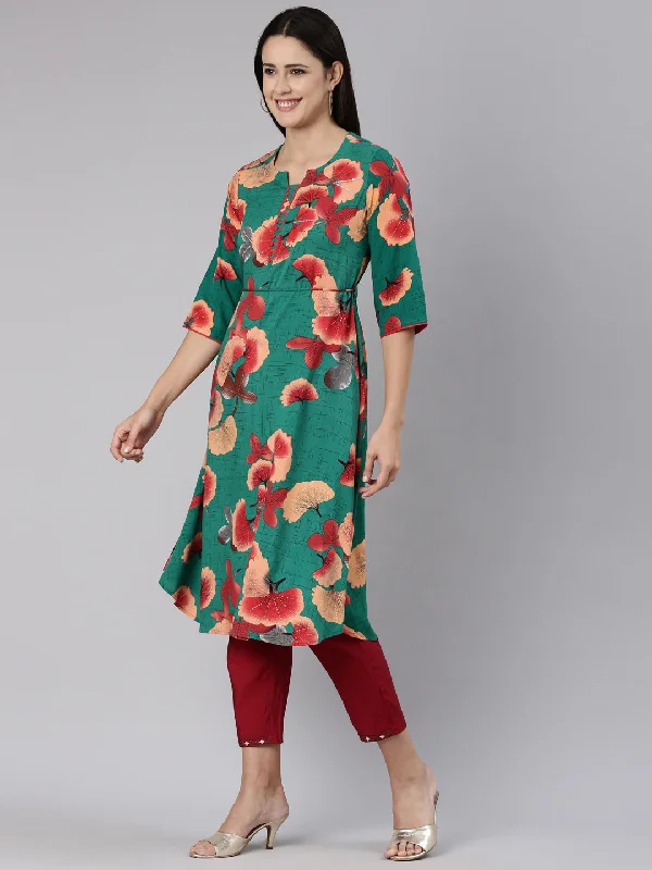 Neeru's Green Regular Straight Floral Kurtas